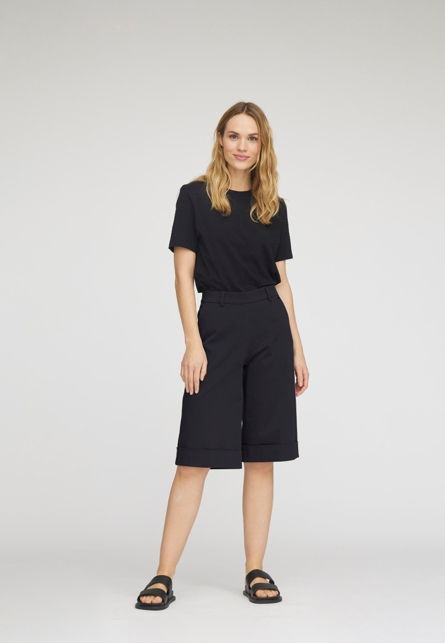 Silhouette Laurie | Phoebe Turn-Up Loose Shorts - Black