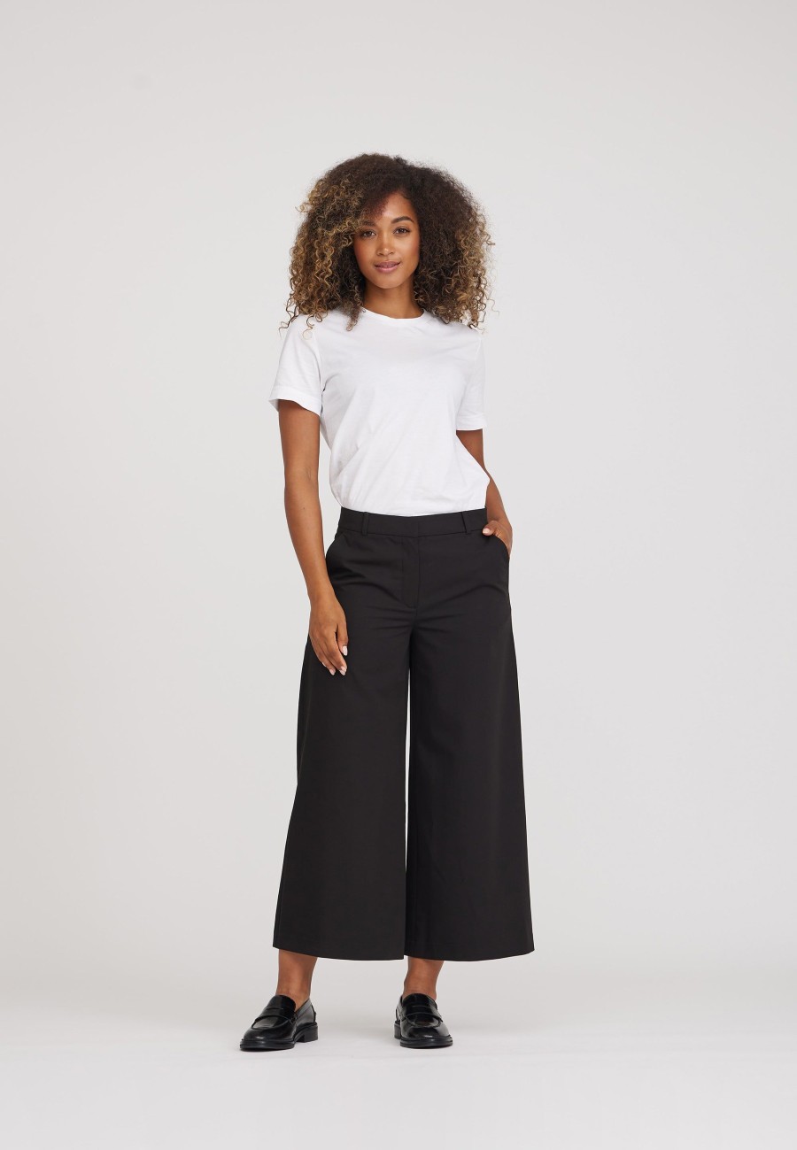 Silhouette Laurie | Lia Loose Crop - Black